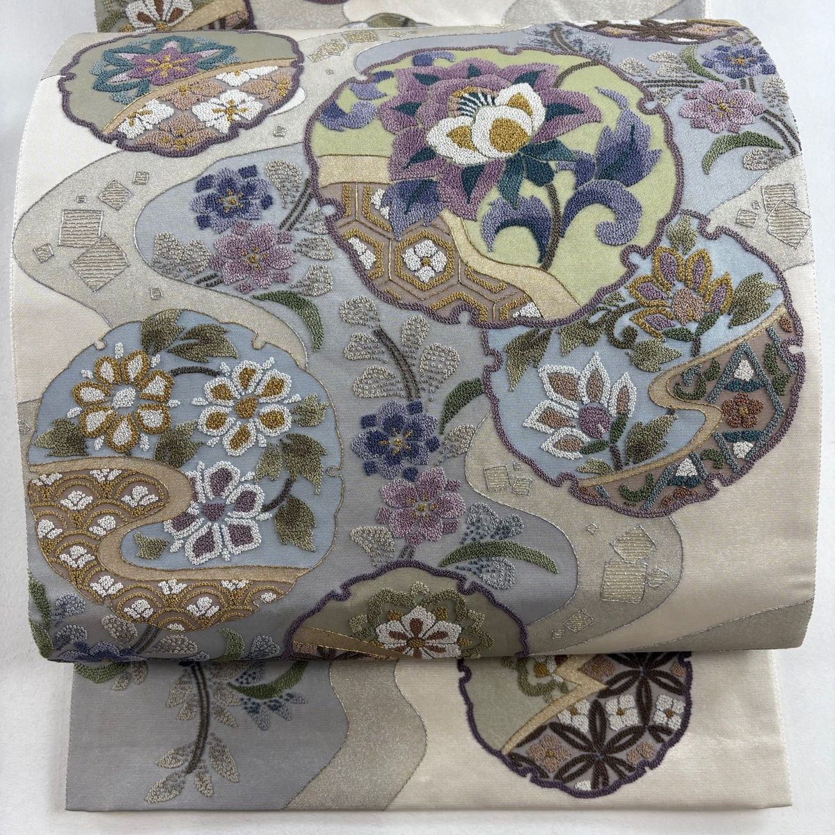 袋帯 雪輪 草花 金銀糸 相良刺繍 灰白 六通 正絹
