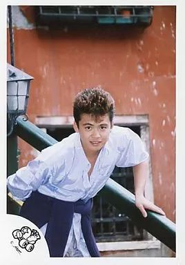 中古】生写真(ジャニーズ) 光GENJI/諸星和己/上半身・水色シャツ・左手