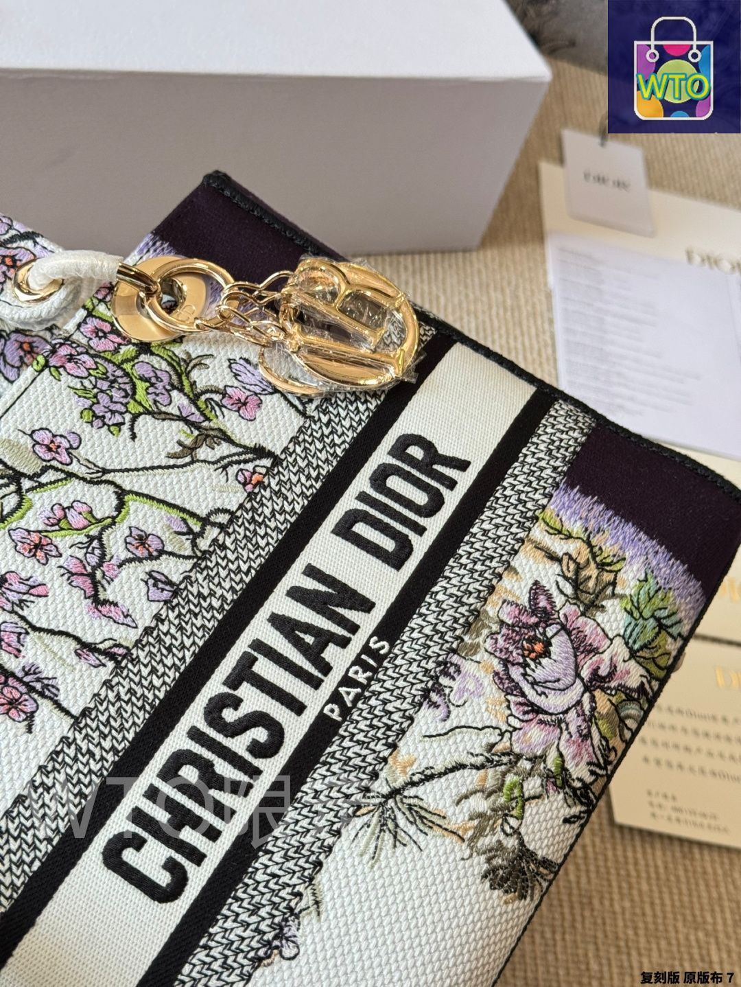今日特価】Dior Lady D-Lite 刺繍ハンドバッグ（Dior Lady D
