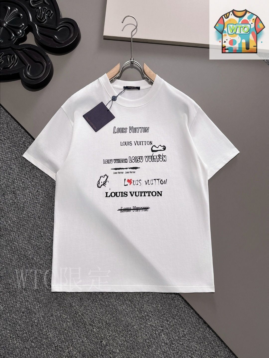 ルイヴィトン　バックプリントtシャツ 今日WTO】Louis Vuitton 2025 Print T ルイ・ヴィトン 2025