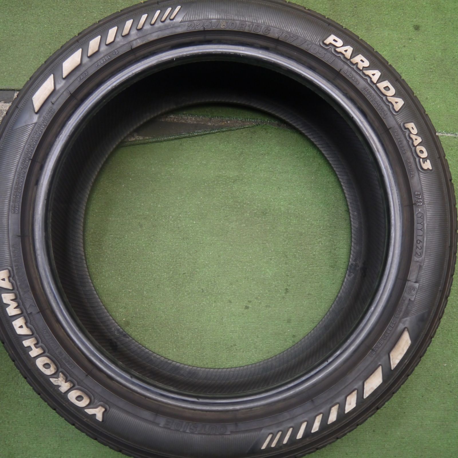 バリ溝！22年！9.5分☆225/50R18 ヨコハマ PARADA PA03 ホワイトレター
