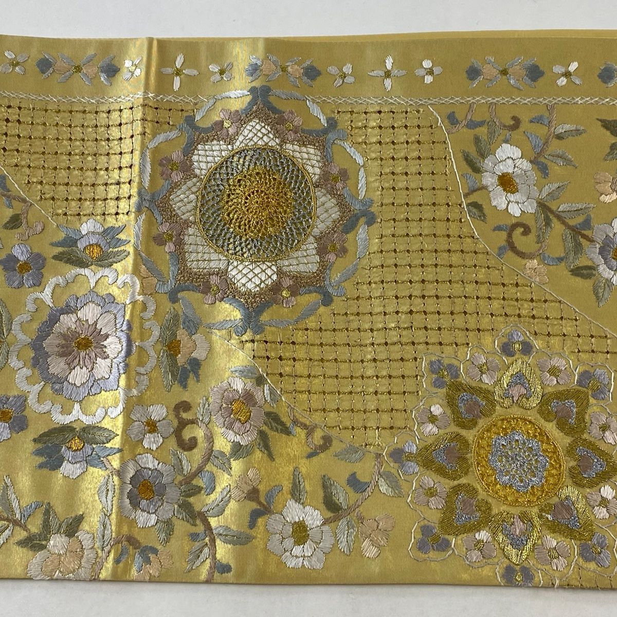 袋帯 美品 逸品 華文 花唐草 刺繍 金銀糸 金色 六通 正絹 【中古 