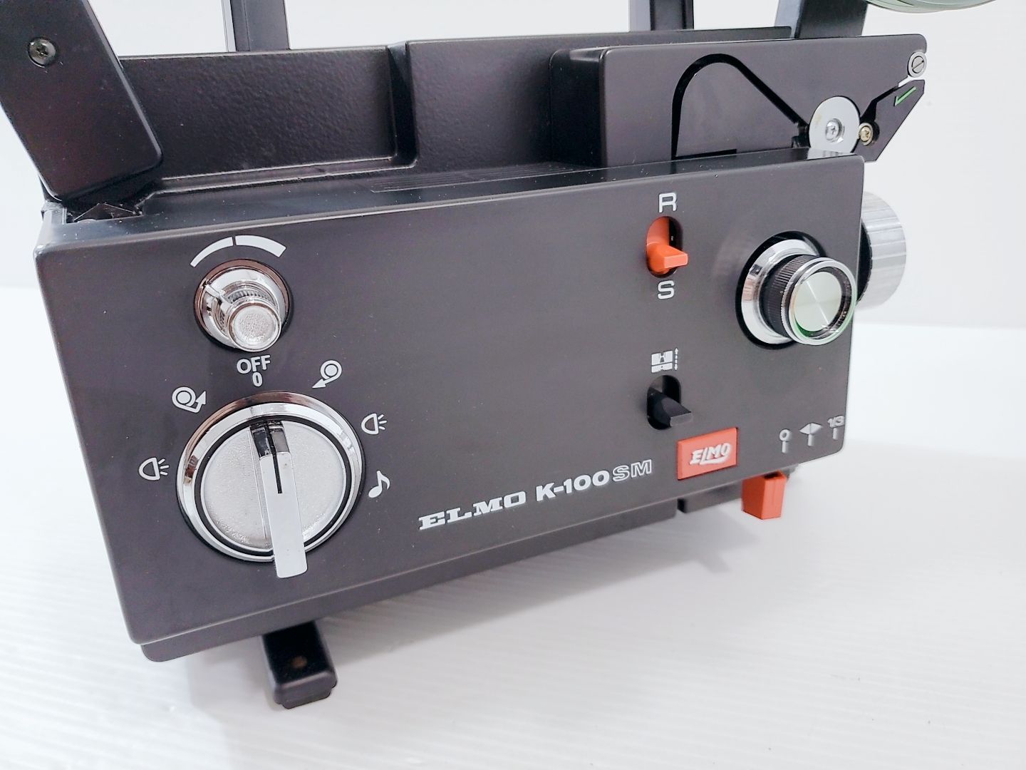 昭和レトロ ELMO K-100SM 8mm映写機 プロジェクター - メルカリ