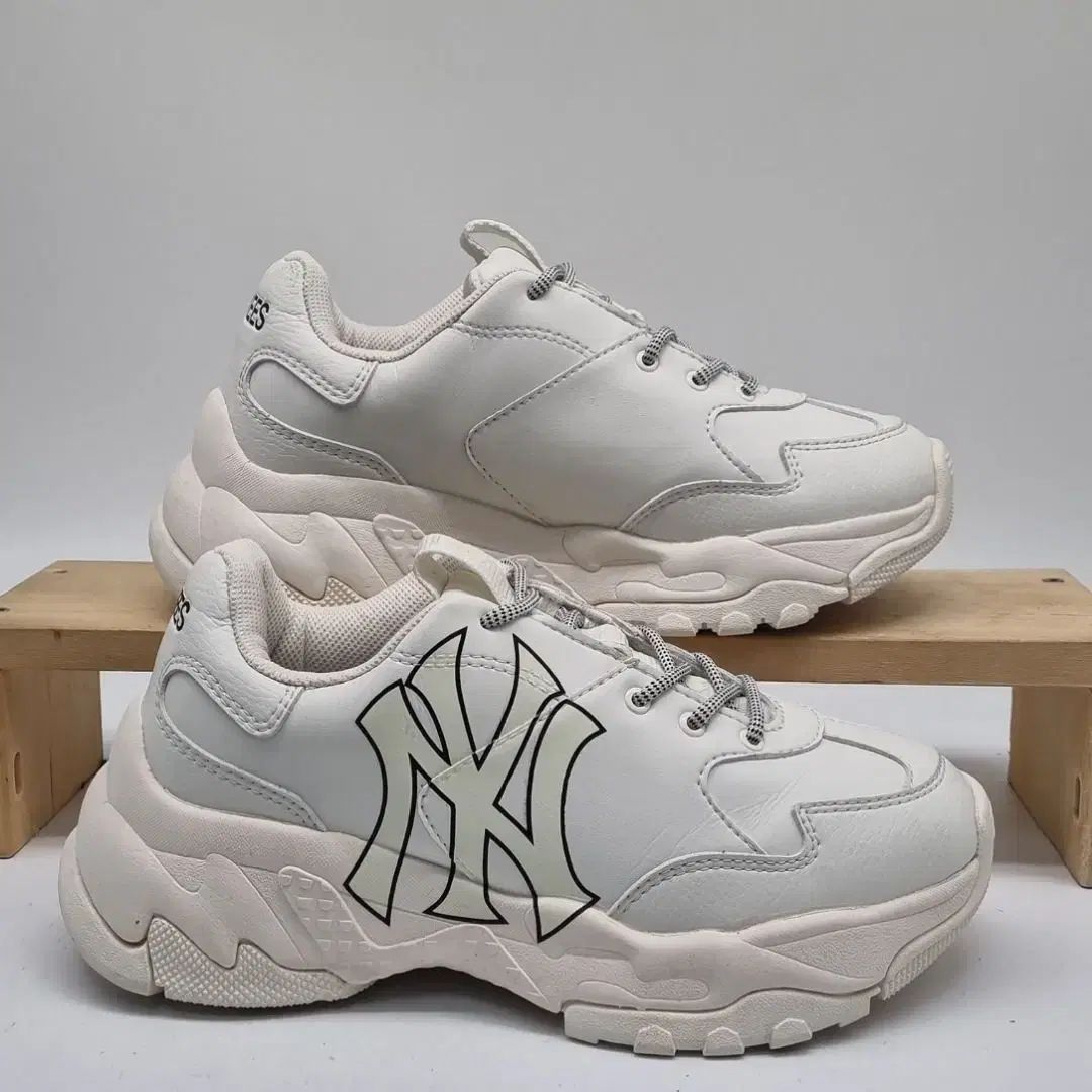 MLB ビッグボルチョンキ A ニューヨーク・ヤンキース アグリーシューズ THE NORTH FACE MLB スニーカー BIGBALL CHUNKY A NYY 厚底