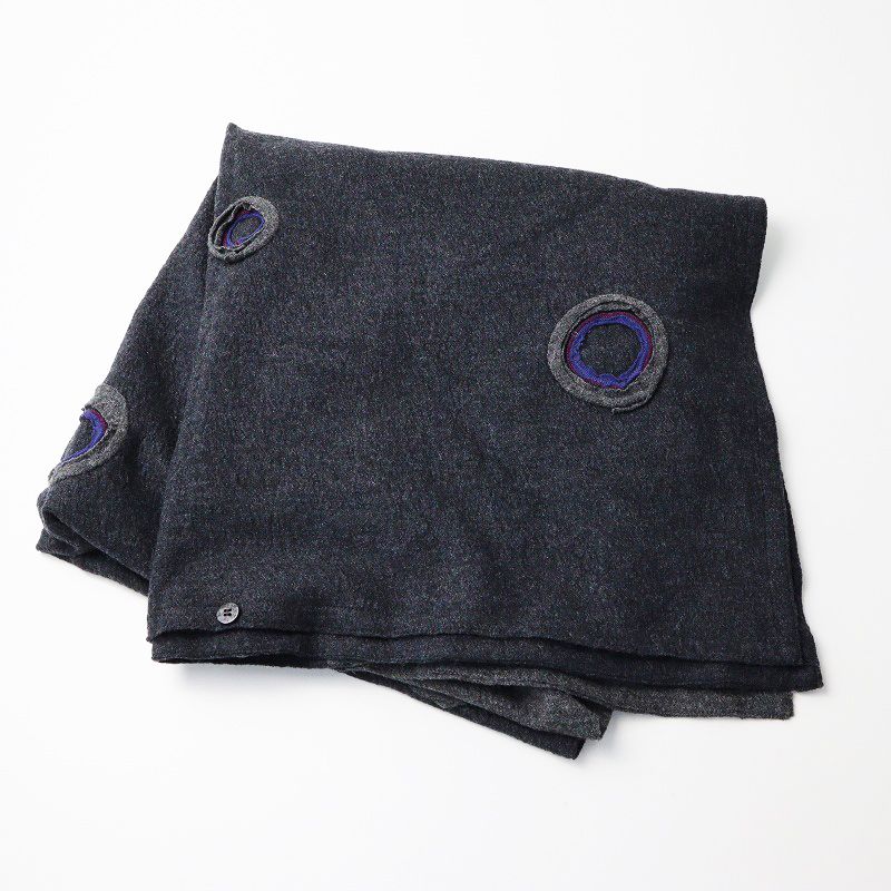 美品 日本製 石見銀山 群言堂 グンゲンドウ サークルモチーフ 縮絨ウール ボタン付き大判ストール /グレー【2400014258639】