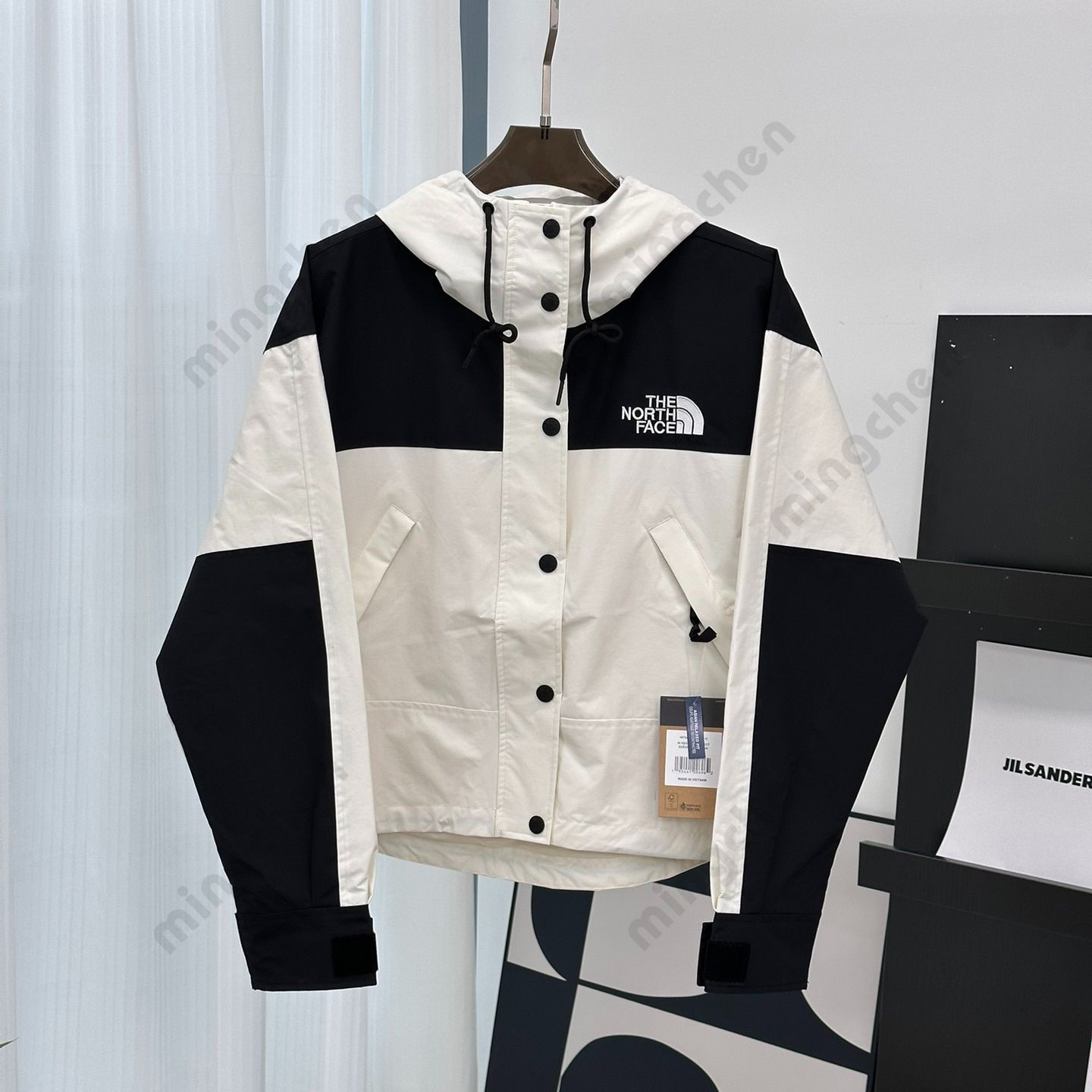 低価格で大人気の マウンテンパーカー THE NORTH FACE 1990 MOUNTAIN