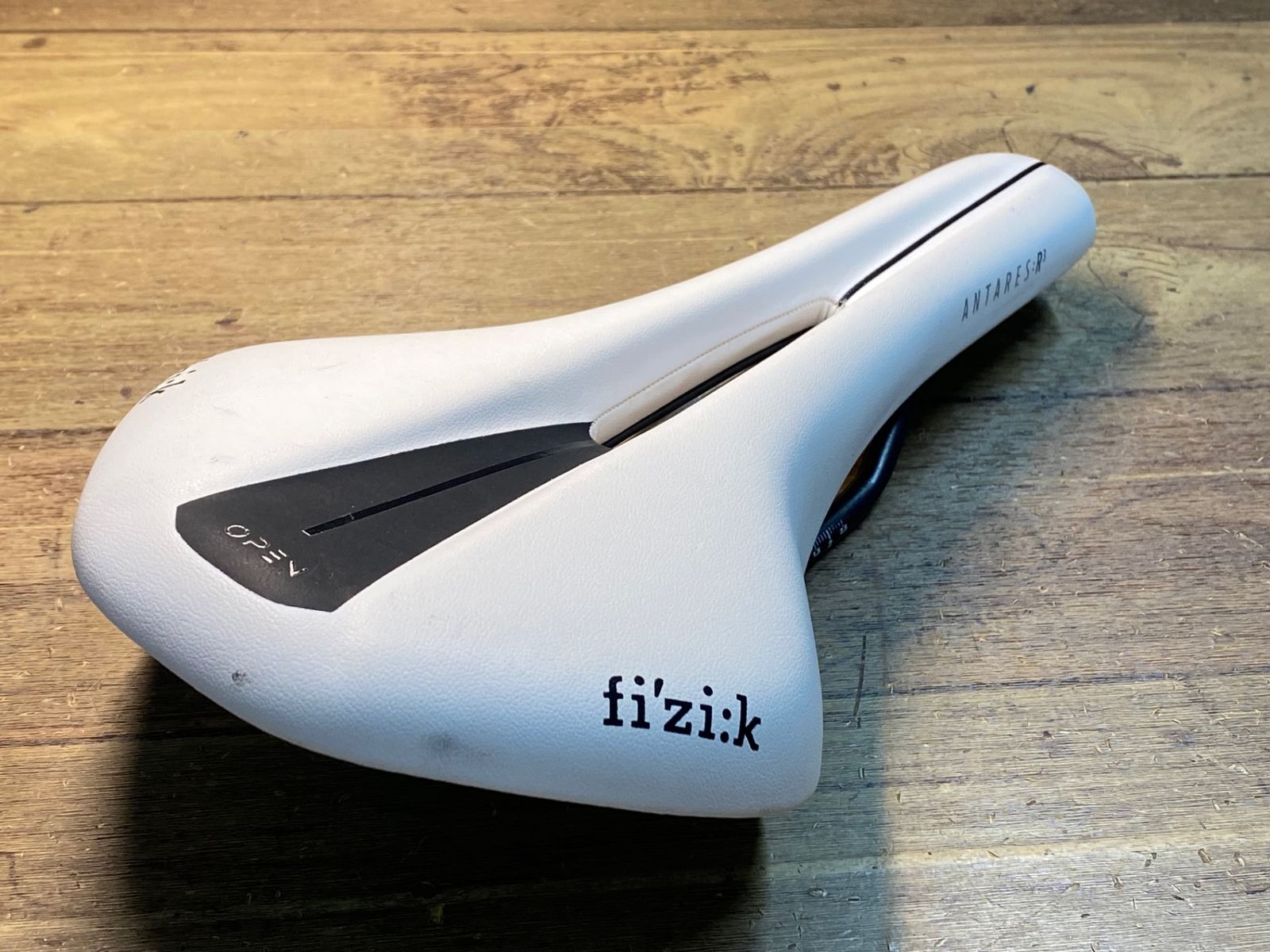 JG653 フィジーク fizik アンタレス ANTARES R3 OPEN サドル