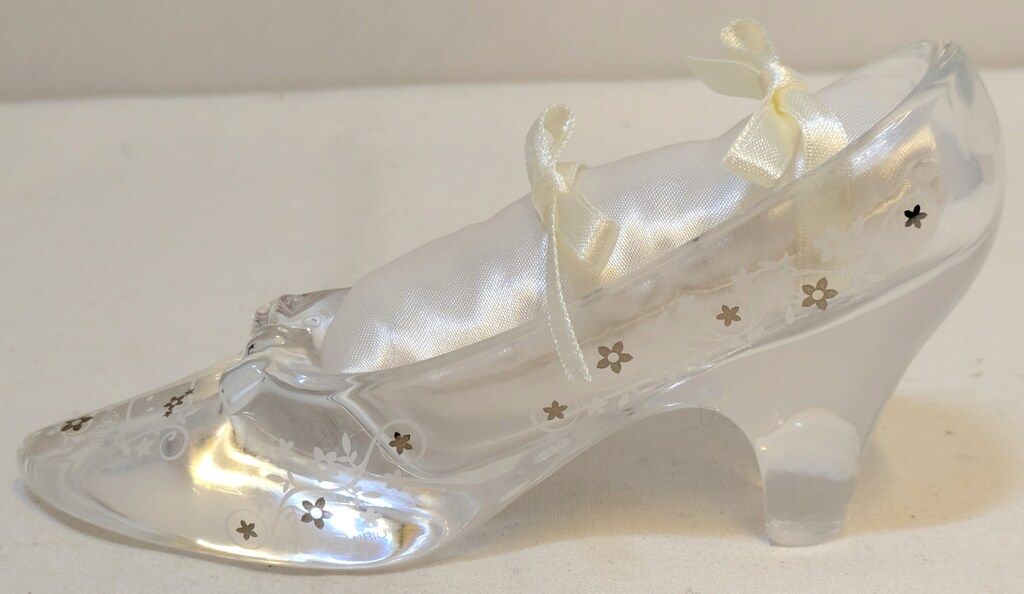 ハローキティ ガラスの靴 アクセサリー入れ 置物 Baccarat バカラ ハロー キティ 9.5cm・大理石 台座 Sサイズ