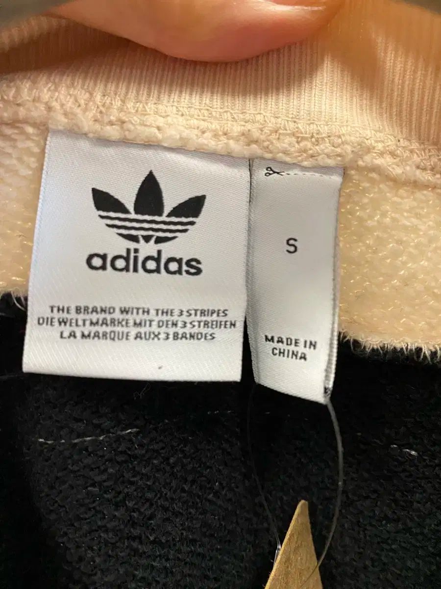 再版 トレーナー