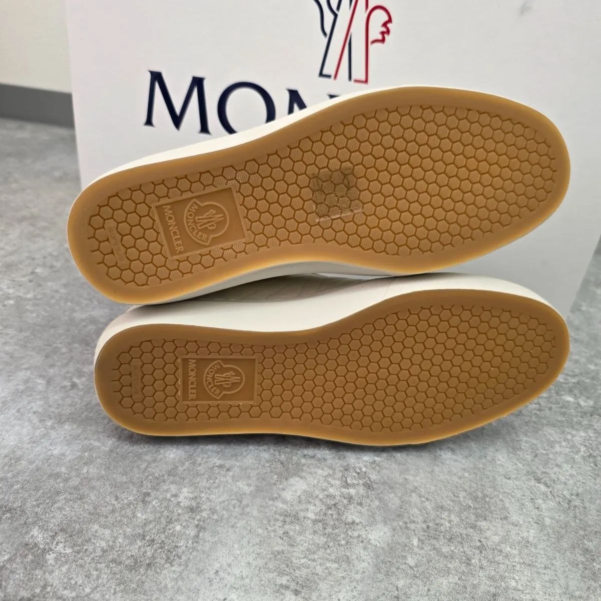 モンクレール Monclub レザースニーカー ベージュ/ネイビー ☆ 新品・未使用品 定価11万 MONCLER(モンクレール) Monclub
