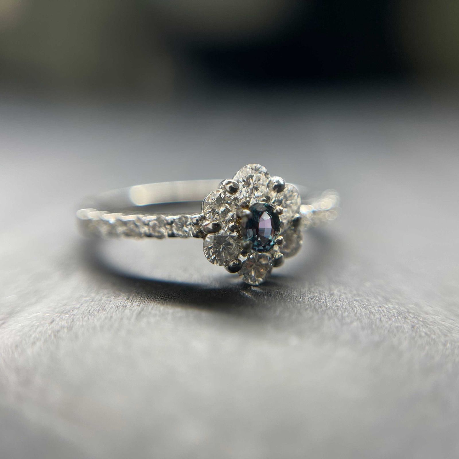 良質天然アレキサンドライト0.28ct ダイヤ0.29ct PT950 リング