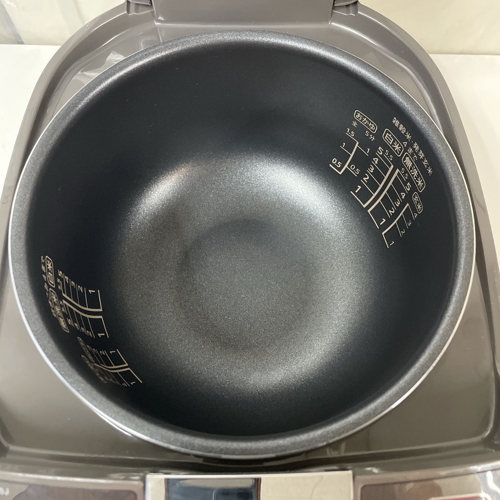 R303 ☀️ ほぼ未使用品！ SHARP 炊飯ジャー 5.5合炊き 21年製 KS-S10J 