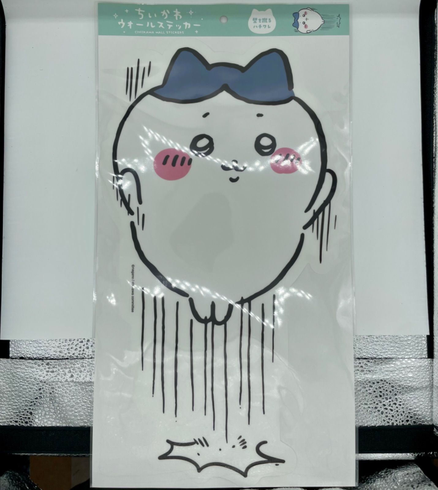 ちいかわ - ちいかわ ウォールステッカー 壁を蹴る ハチワレ 2枚セット ちいかわ ウォールステッカー（壁を蹴るハチワレ） | ちいかわ