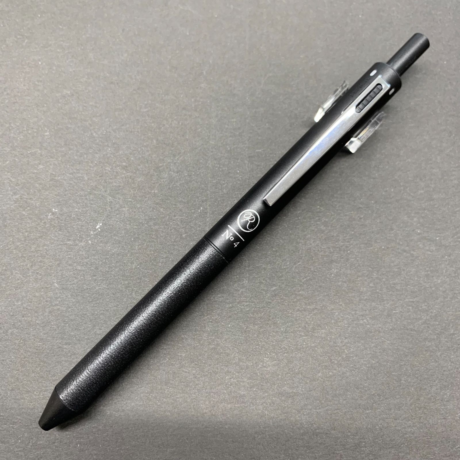 銀座伊東屋(ITOYA)オリジナル　ヘルベチカ　多機能ペン in 1　ブラック