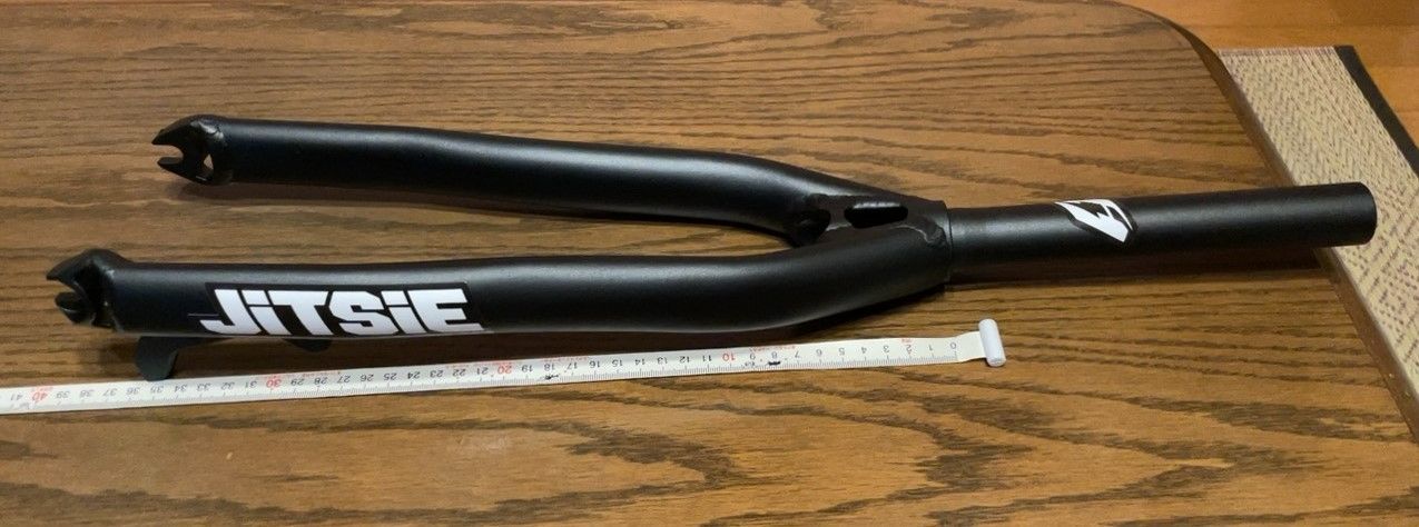 フロントフォーク　JITSIE　370mm　１・1/8ストレート　ポストマウント型