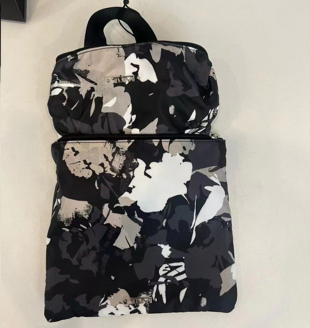 新品✨ Tumi リュック 軽量 バックパック Just In Case Backpack