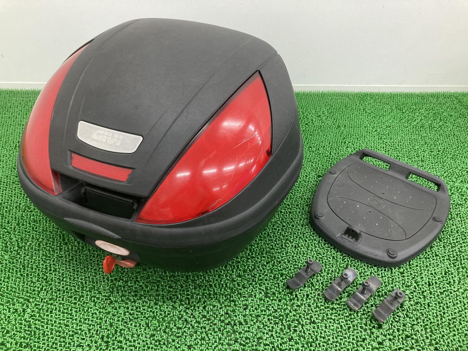 GIVI製 トップケース 社外 バイク 部品 E370シリーズ 39L リアボックス テールボックス 鍵・ベース付き 【中古】 19 GIVI製 トップケース 社外 中古 バイク 部品 E370シリーズ 39L リア