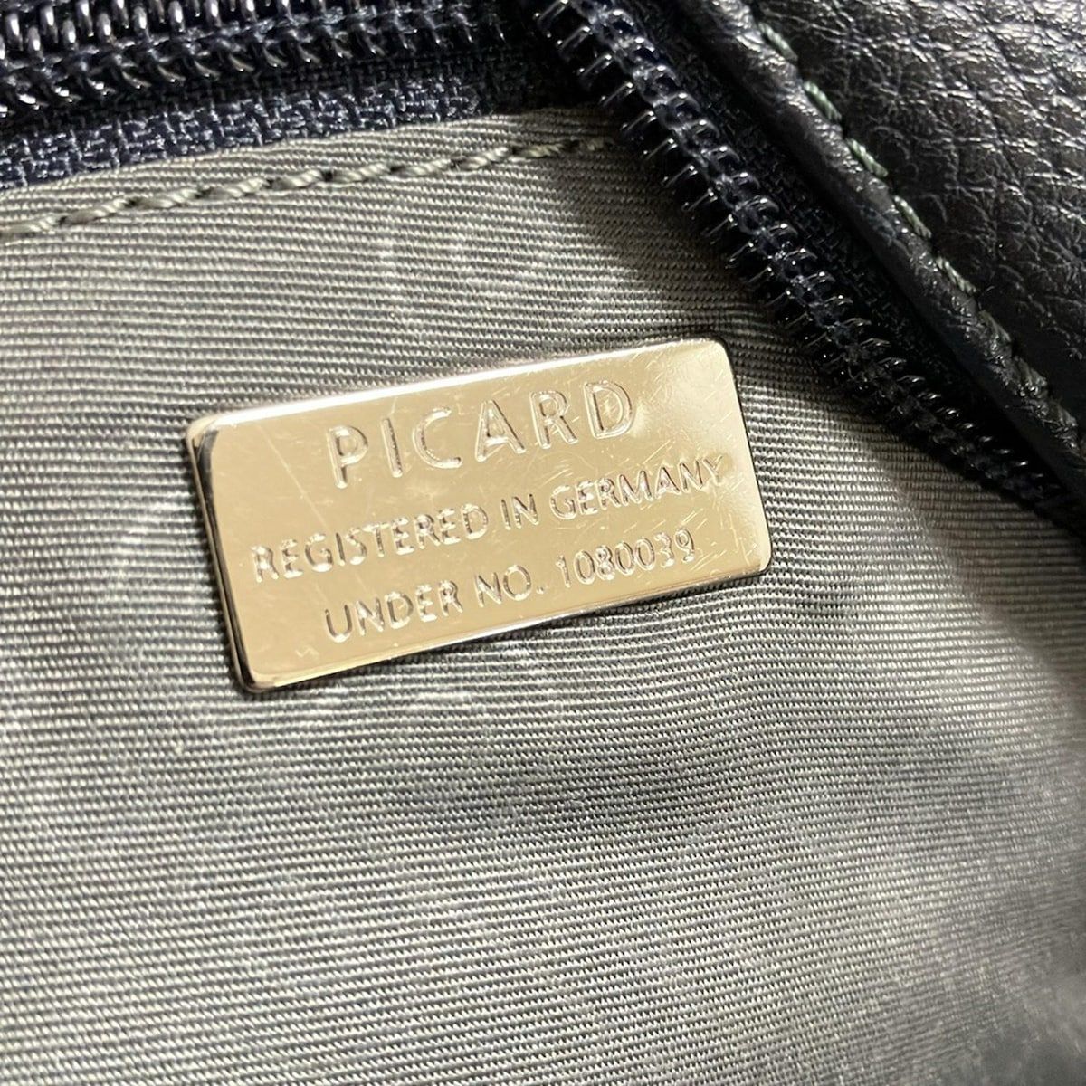 - ダークネイビー