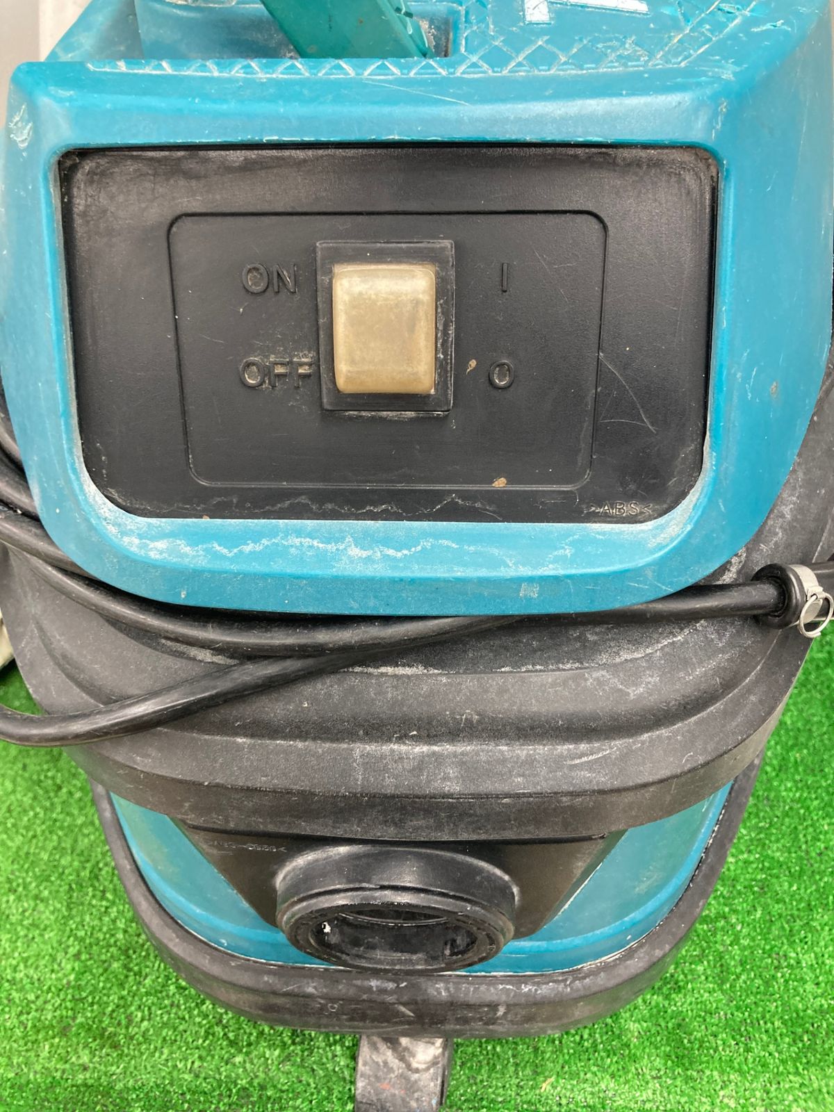 【中古品】【0922】makita 集塵機 型番不明　IT8Y1YM7JM7G