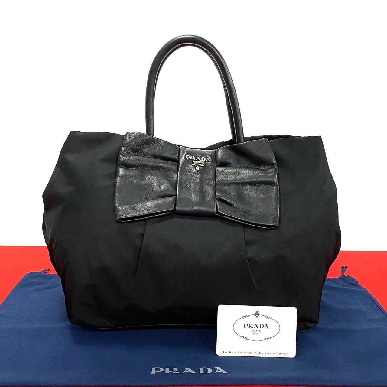 r98【極美品】プラダ　ロゴ金具　ナイロン　リボン　ブラック　トートバッグ. r98【極美品】プラダ ロゴ金具 ナイロン リボン ブラック トート