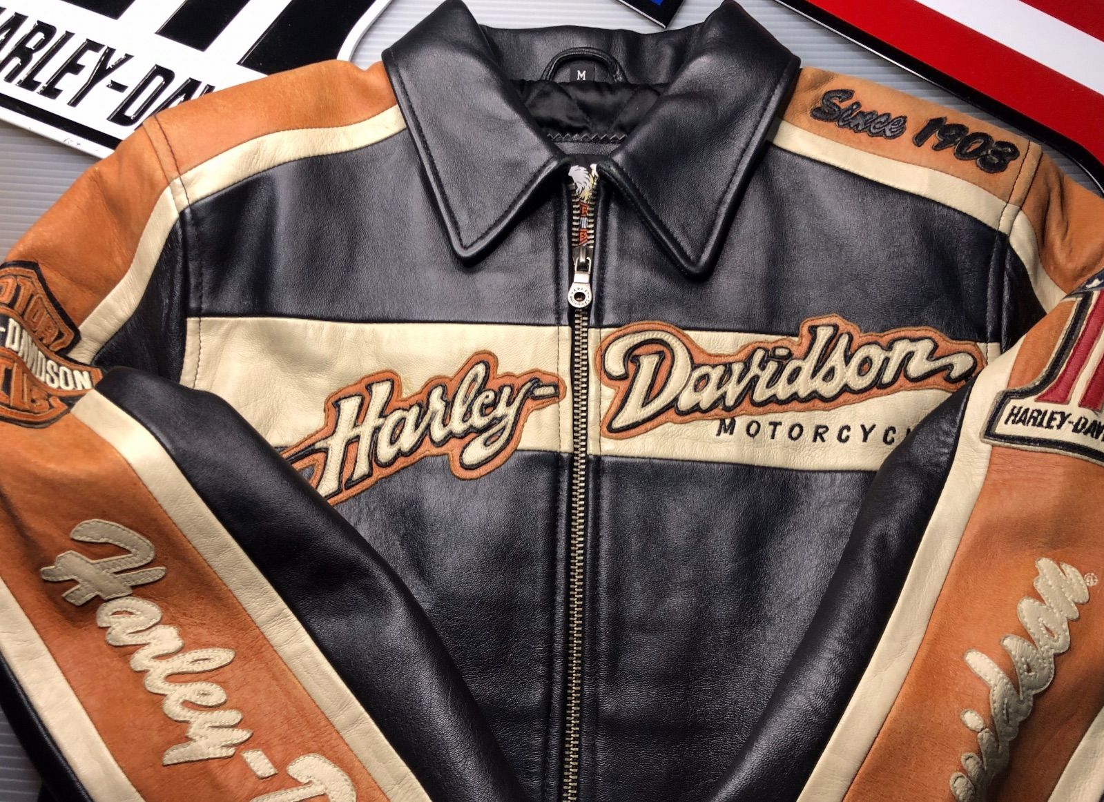 HARLEY DAVIDSON  ハーレーダビッドソン  【稀少！前後立体大型革刺繍・完売モデル！入手困難】★ 非常に柔らかく厚手の羊革ゴートスキンレザー・ソフト・グレインの本革製ジャケット