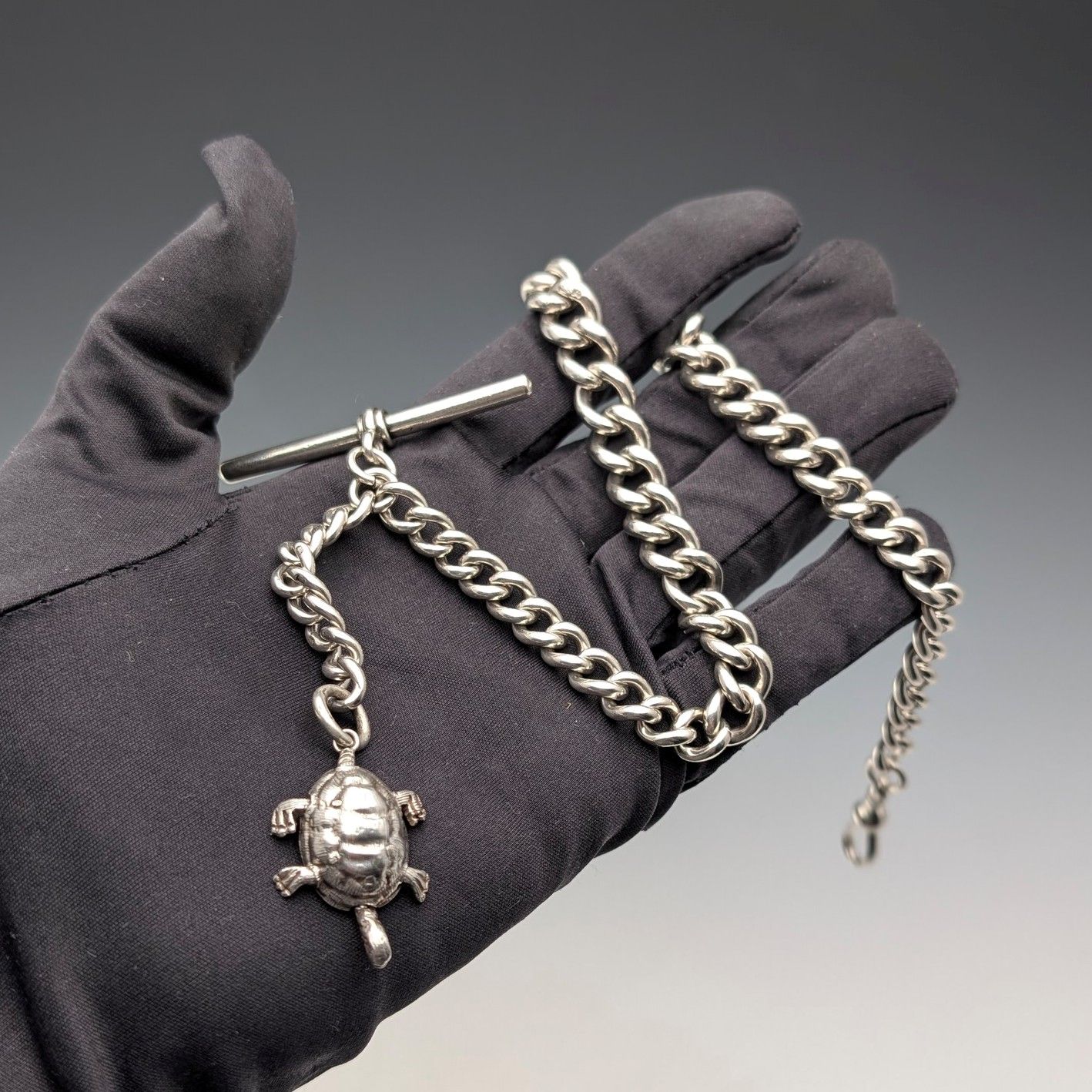 1900年頃 英国アンティーク 純銀製 極太アルバートチェーン 71g 亀チャームフォブ 1900年頃 英国アンティーク 純銀製 極太アルバートチェーン 71g