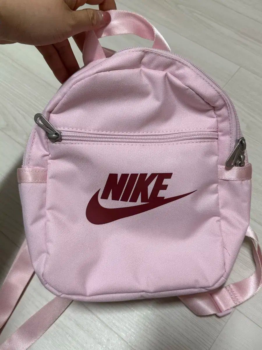 NIKE