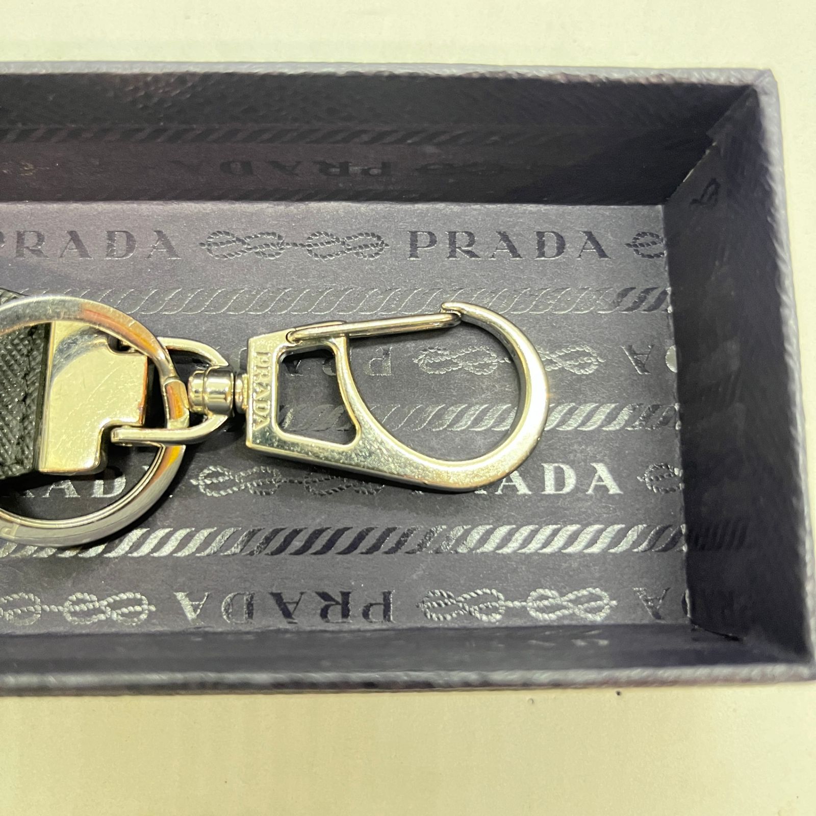 PRADA プラダ キーリング キーホルダー 2PP041黒 ブラック 三角 PRADA プラダ キーリング キーホルダー 2PP041黒 ブラック 三角