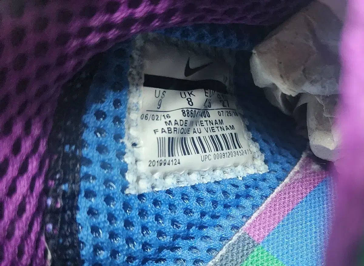 NIKE