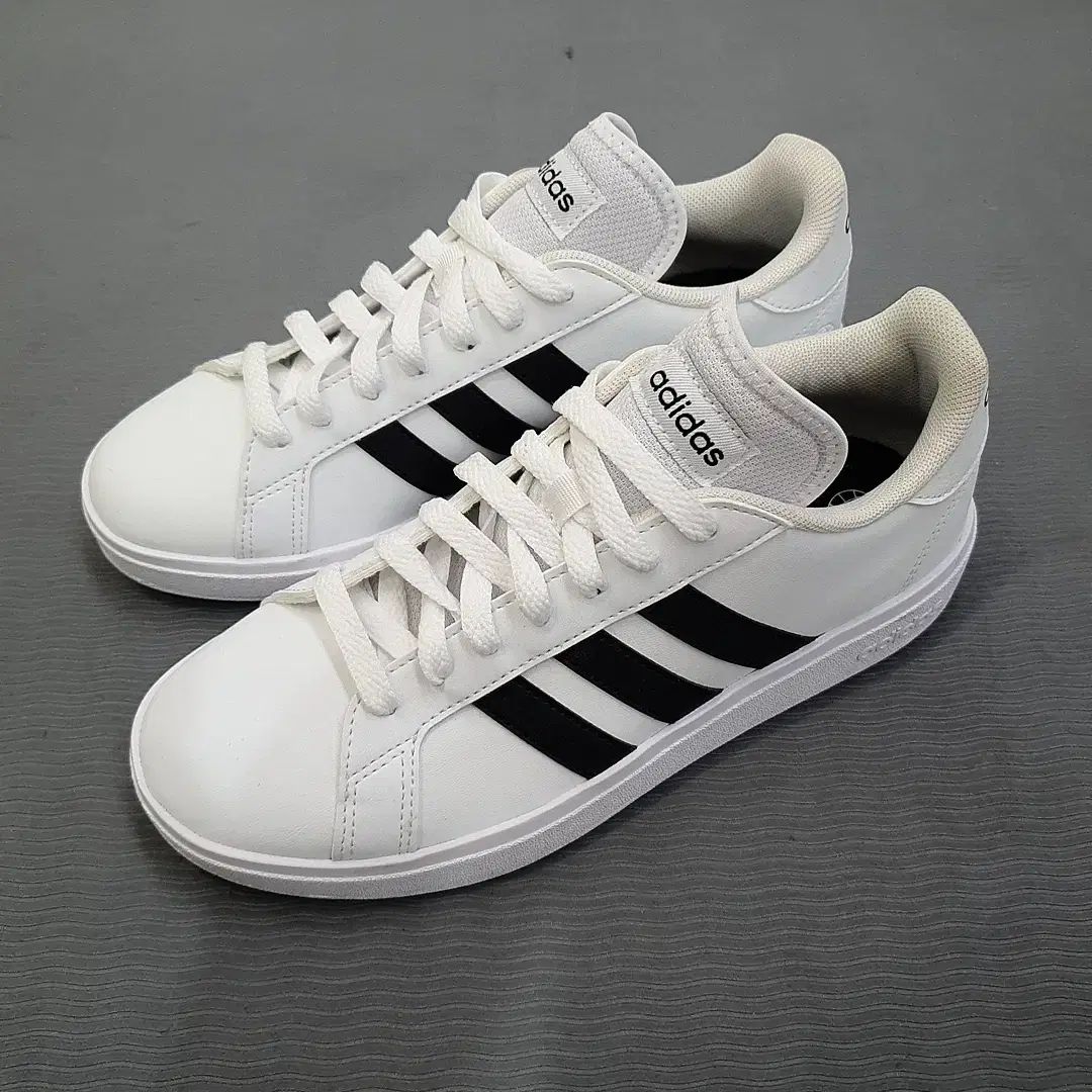 【雷市場（ポンジャン）商品韓国直送】adidas(アディダス) レディース スニーカーズ