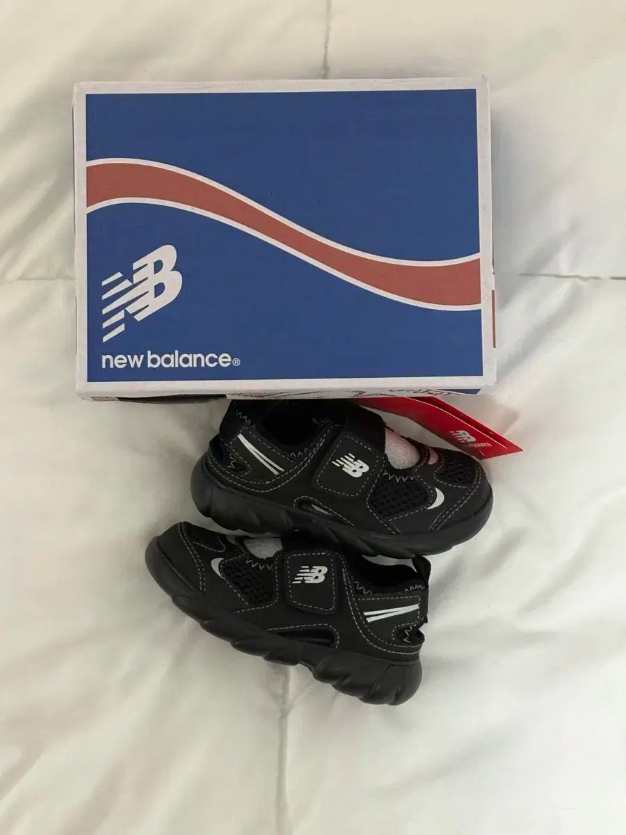New Balance ニューバランス フリドル 黒 140