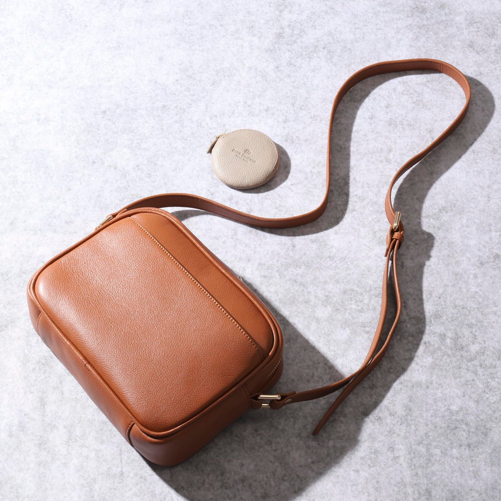 植物タンニン鞣し牛革 レザー