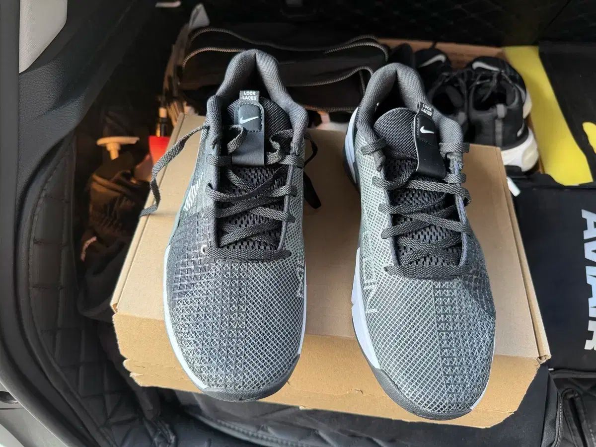 275 NIKE ナイキ マットコンサート