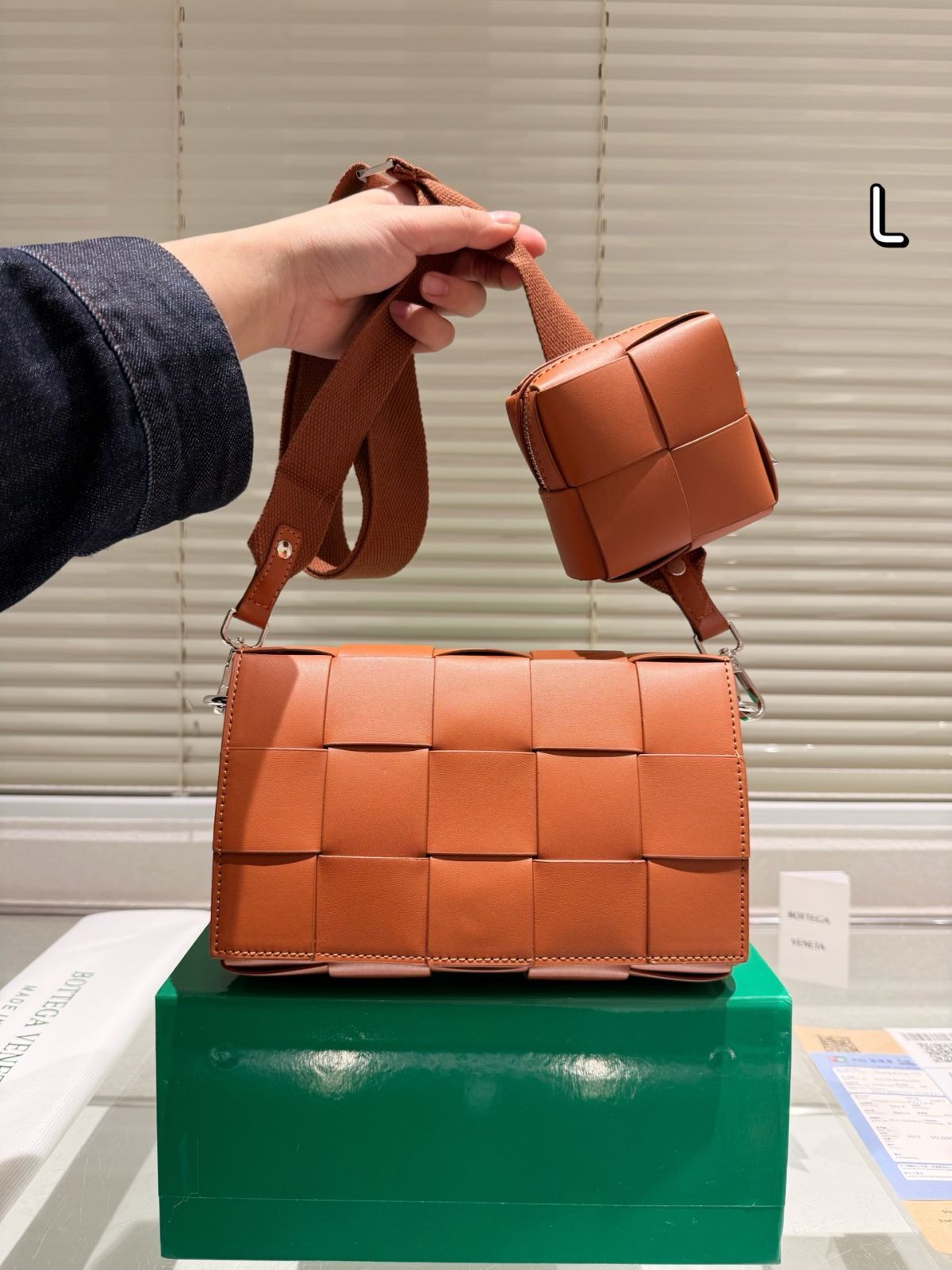 今日 BV Cassette ハンドバッグ 編み込みデザイン サイズ 24×16cm -WTO輸入2