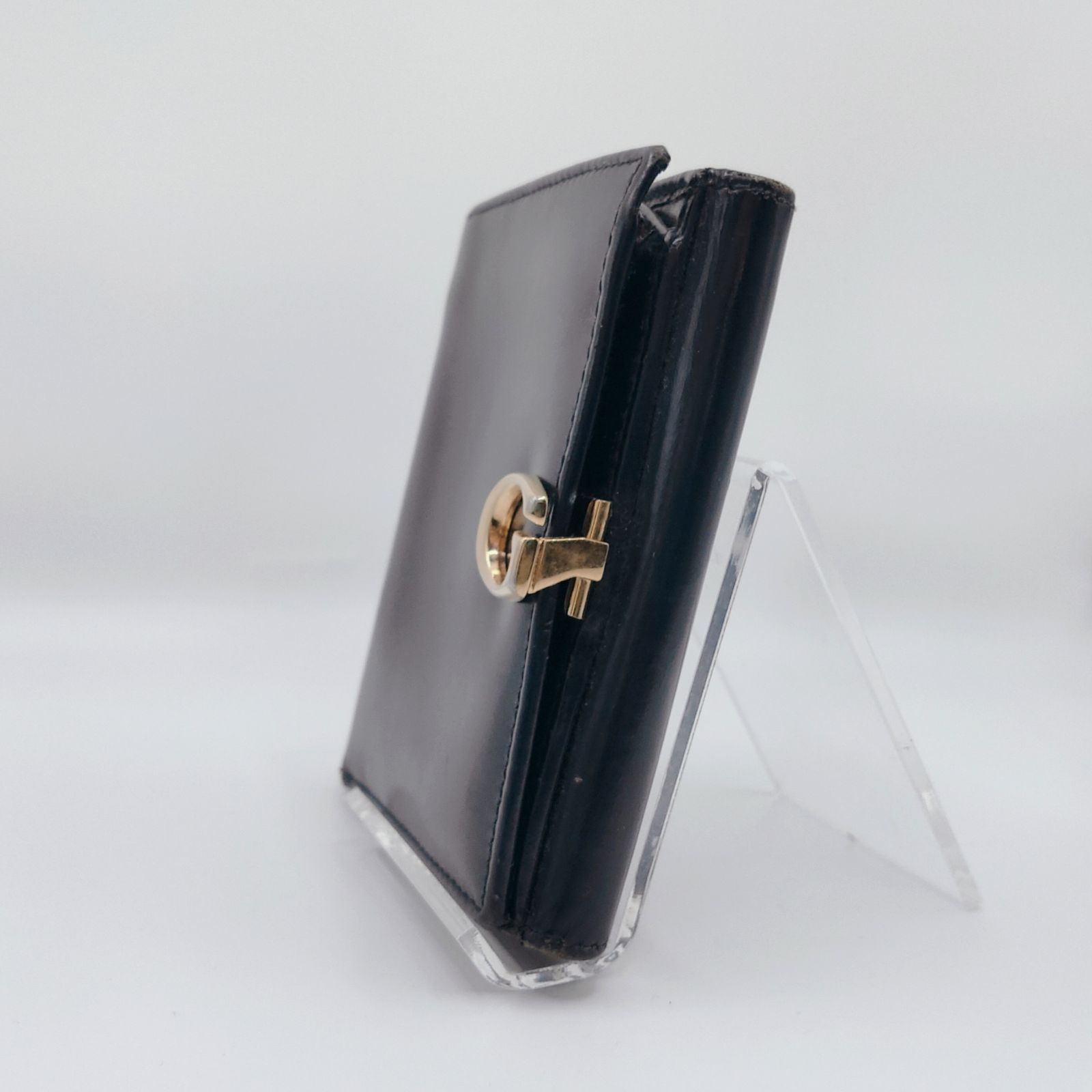 人気グッチ折り財布レザーブラックGロゴ金具フラップ