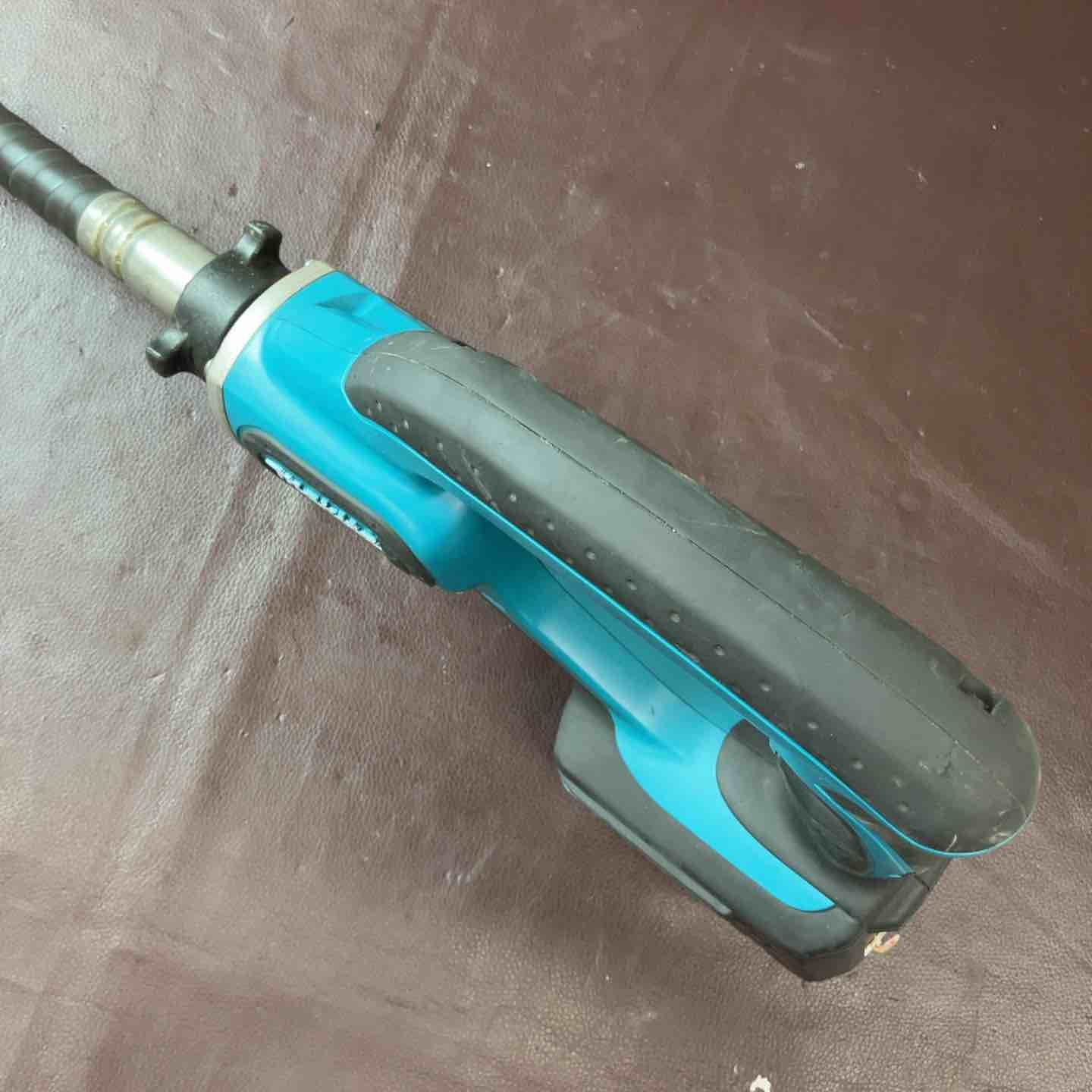 【超特価sale開催！】 品 マキタ makita 18V コードレスコンクリートバイブレータ VR350DZ バッテリー1個付属 東大和店