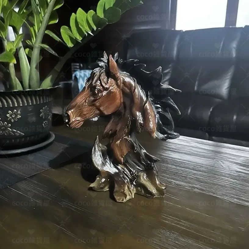 お馬さん ホース 馬　置物　本皮　オブジェ Amazon.co.jp: 金属工芸 インテリア｜馬 ホース 置物 全長約40cm