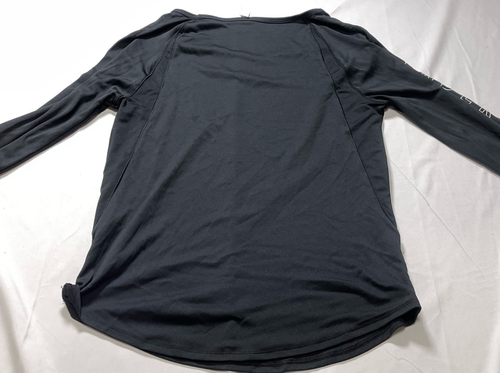 【213110】UNDER ARMOUR アンダーアーマー  長袖　Tシャツ　トレーニングウェア　UAサンブロック　LG  ・ ブラック