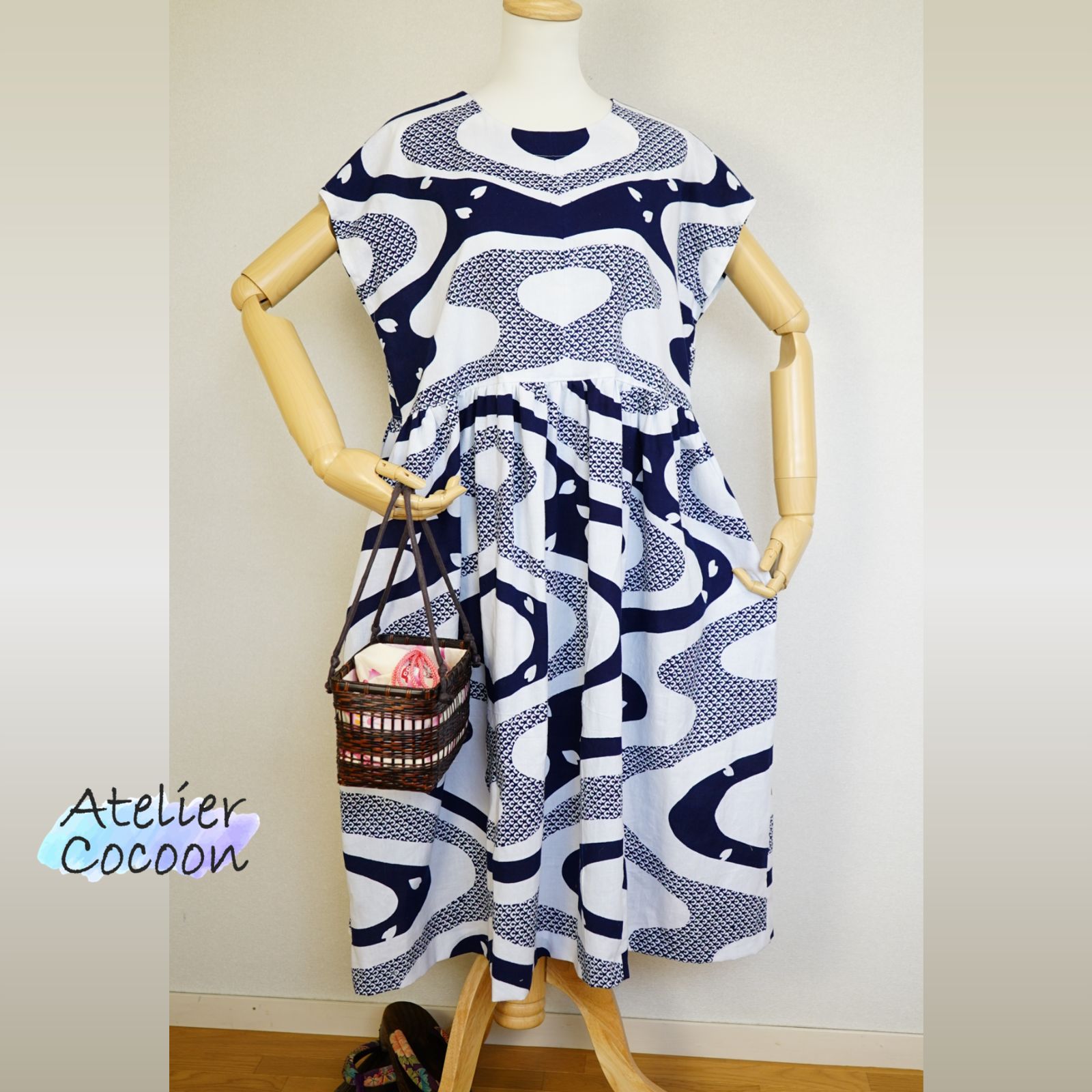浴衣リメイク ギャザーワンピース 白地 流水 桜 フレンチスリーブ 綿 | Yukata Remake Dress White Water Flow 2505-027