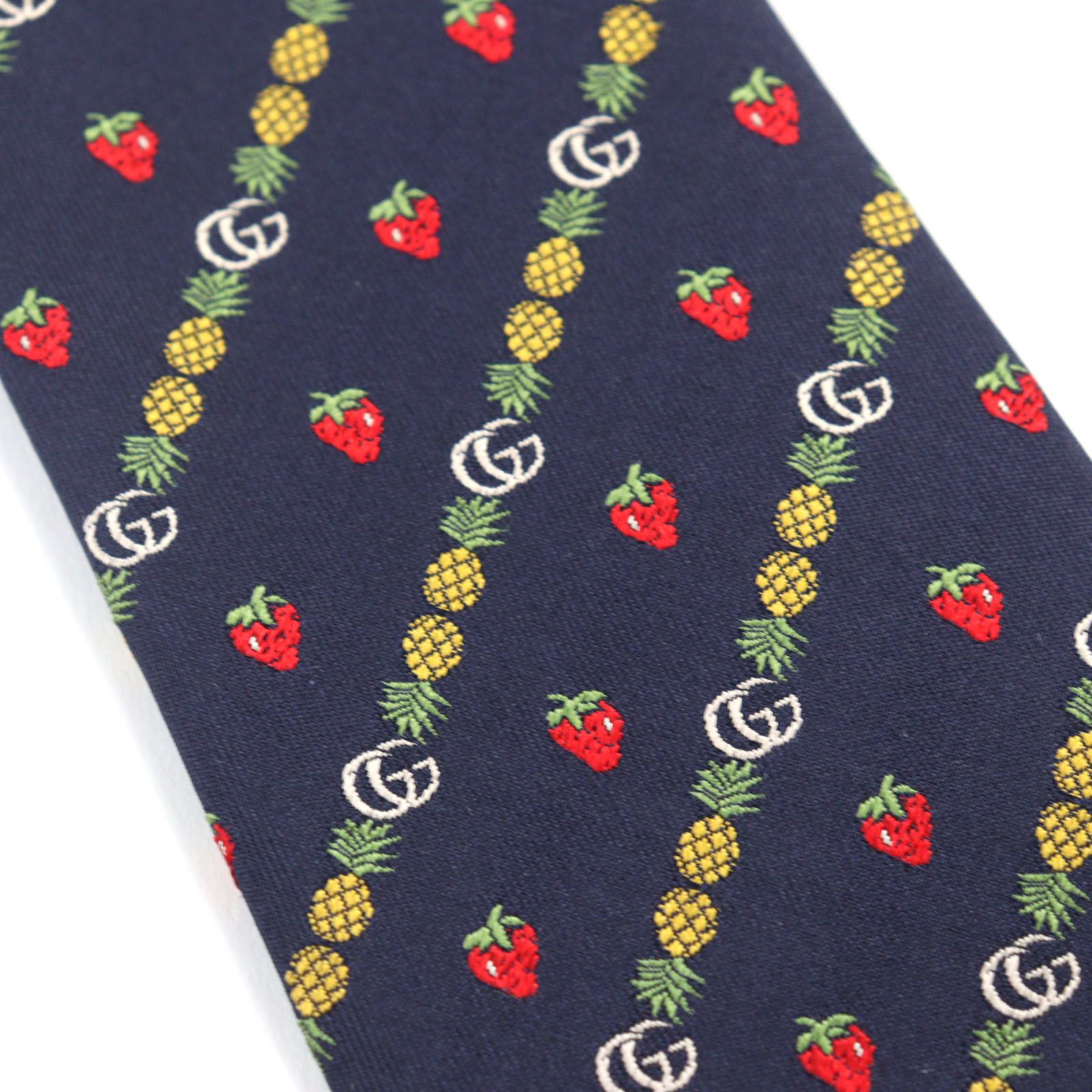 未使用品○GUCCI グッチ 20SS 597093 シルク100% GGロゴ ビー刺繍 パイナップル ストロベリー ネクタイ ネイビー系 148×7cm 箱・保存袋付き イタリア製 正規品 メンズ 未使用品○GUCCI グッチ 20SS 597093 シルク100% GGロゴ ビー刺繍