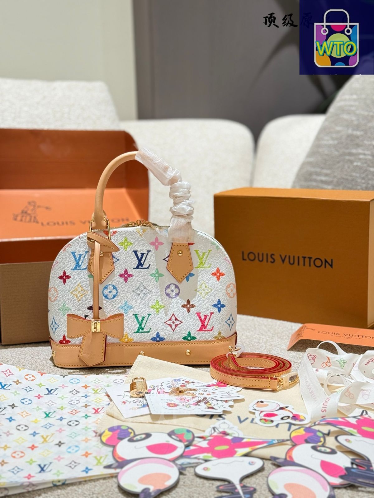 ♦香港？マンモス 透し彫り彫刻 扇子 扇？白檀 置物 飾り コレクション 骨董品 ♢香港？マンモス 透し彫り彫刻 扇子 扇？白檀 置物 飾り コレクション