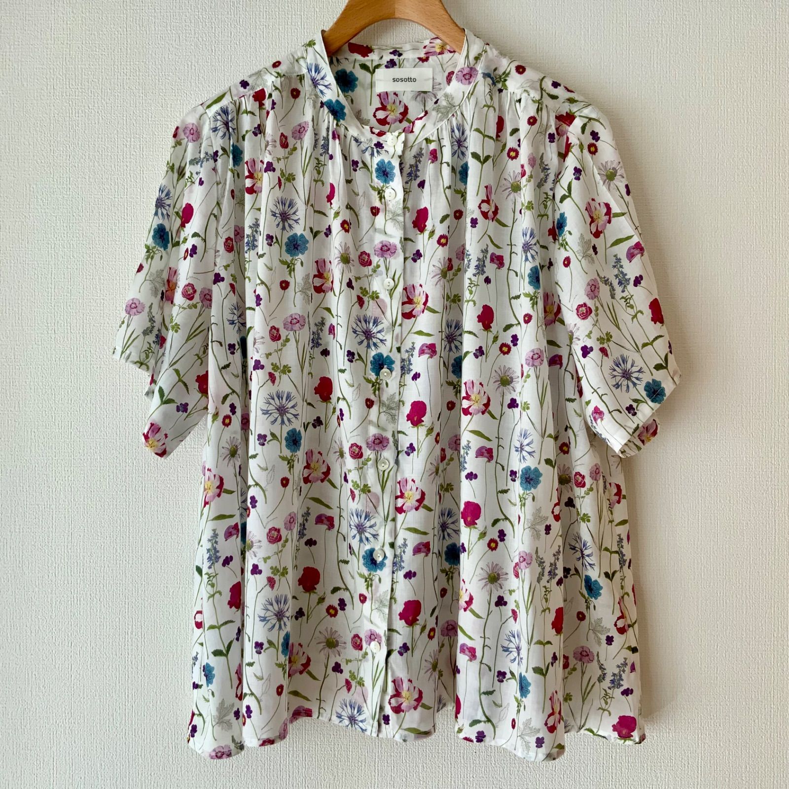 美品★sosotto★リバティお花柄ブラウス sosotto ソソット リバティギャザーブラウス 42514911