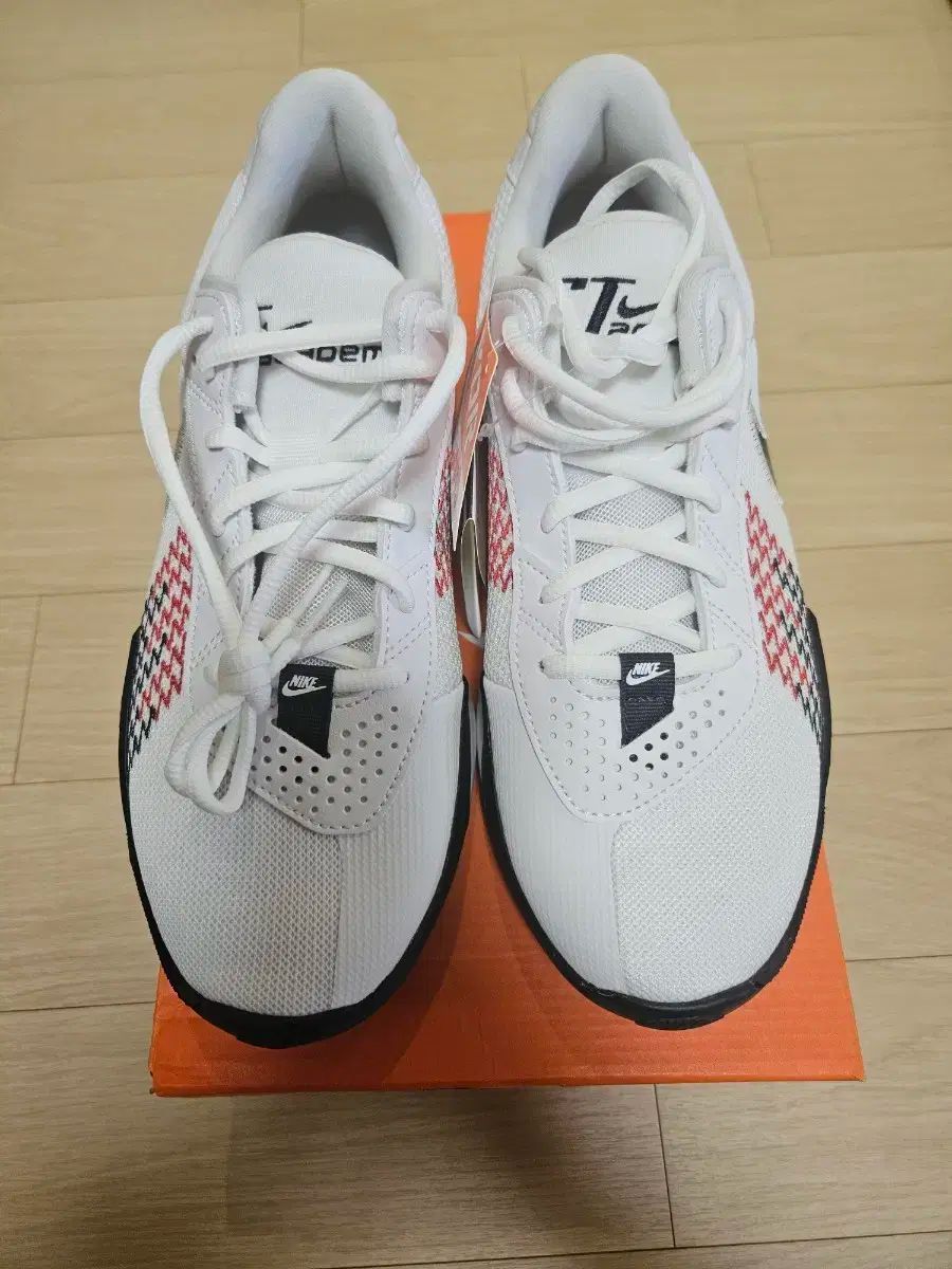 ナイキ GTカット アカデミー バスケシューズ 255サイズ