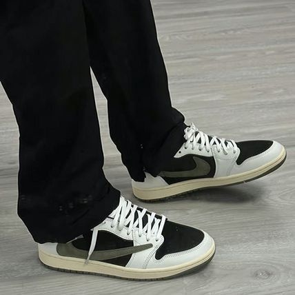 Nike AIR JORDAN 1 LOW OG SP TRAVIS SCOTT MEDIUM OLIVE - メルカリ