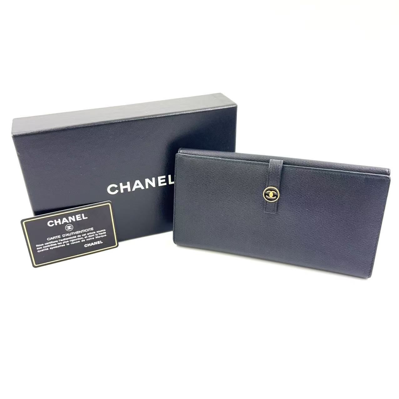 CHANEL ココボタン 二つ折り Wホック シリアル番号10番台 レザー 