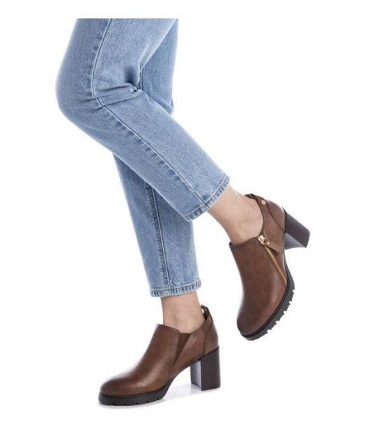 送料無料 キシタイ レディース パンプス シューズ Women s Zipper Block Heel Pumps By XTI Camel