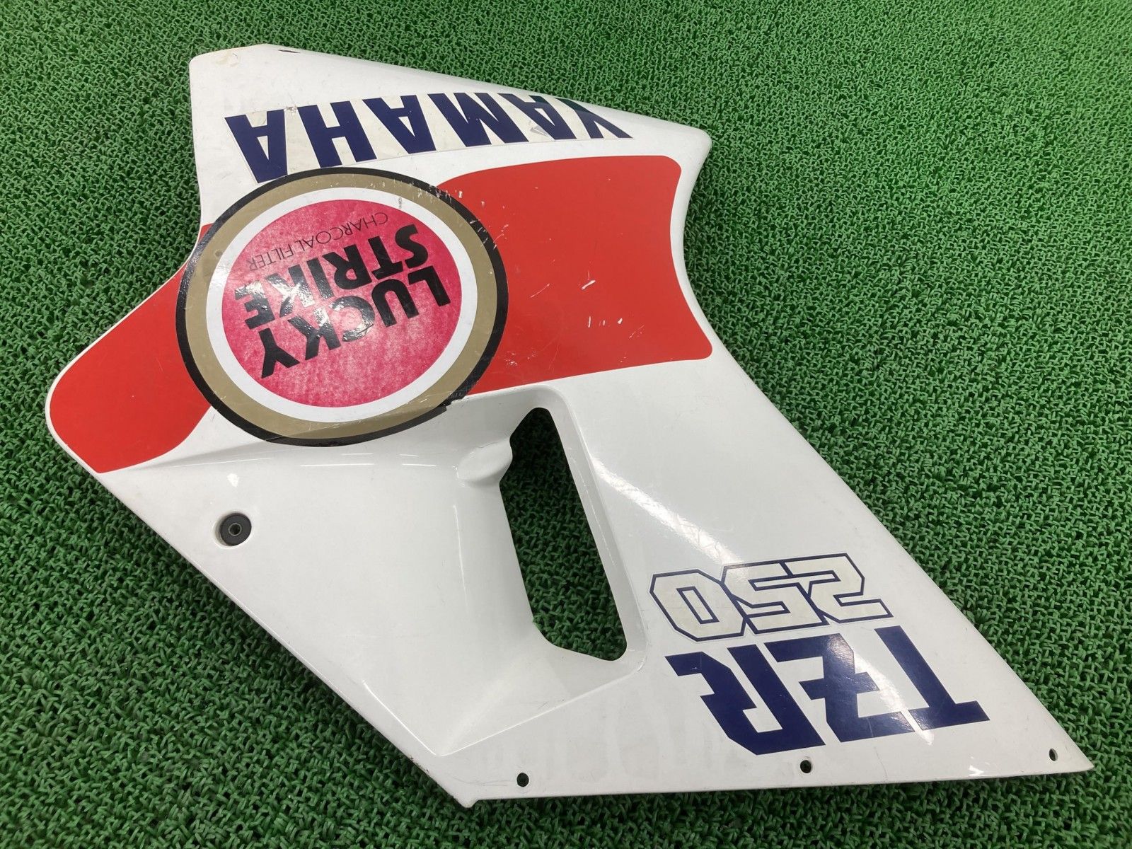 TZR250 サイドカウル 左 赤/白 1KT ヤマハ 純正 中古 バイク 部品 当時物 ペイント素材に 割れ欠け無し 車検 Genuine 88 TZR250 サイドカウル 左 赤/白 1KT ヤマハ 純正 バイク 部品 当時物