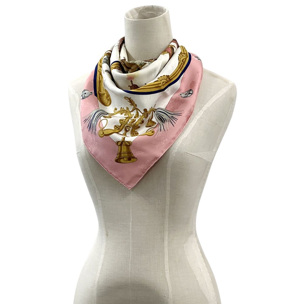 エルメス HERMES スカーフ カレ90 Plumes et Grelots 羽飾りと鈴