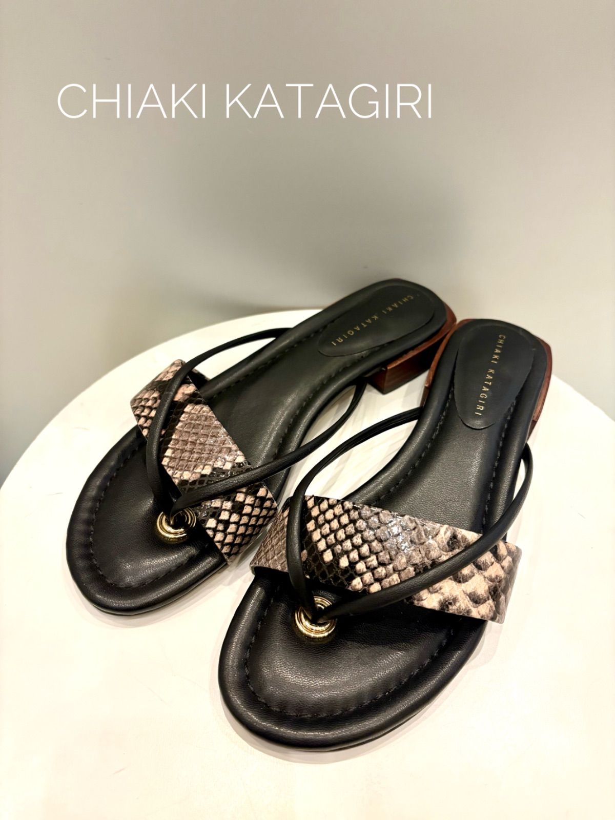 chiaki katagiriチアキカタギリ パイソン柄トングサンダル