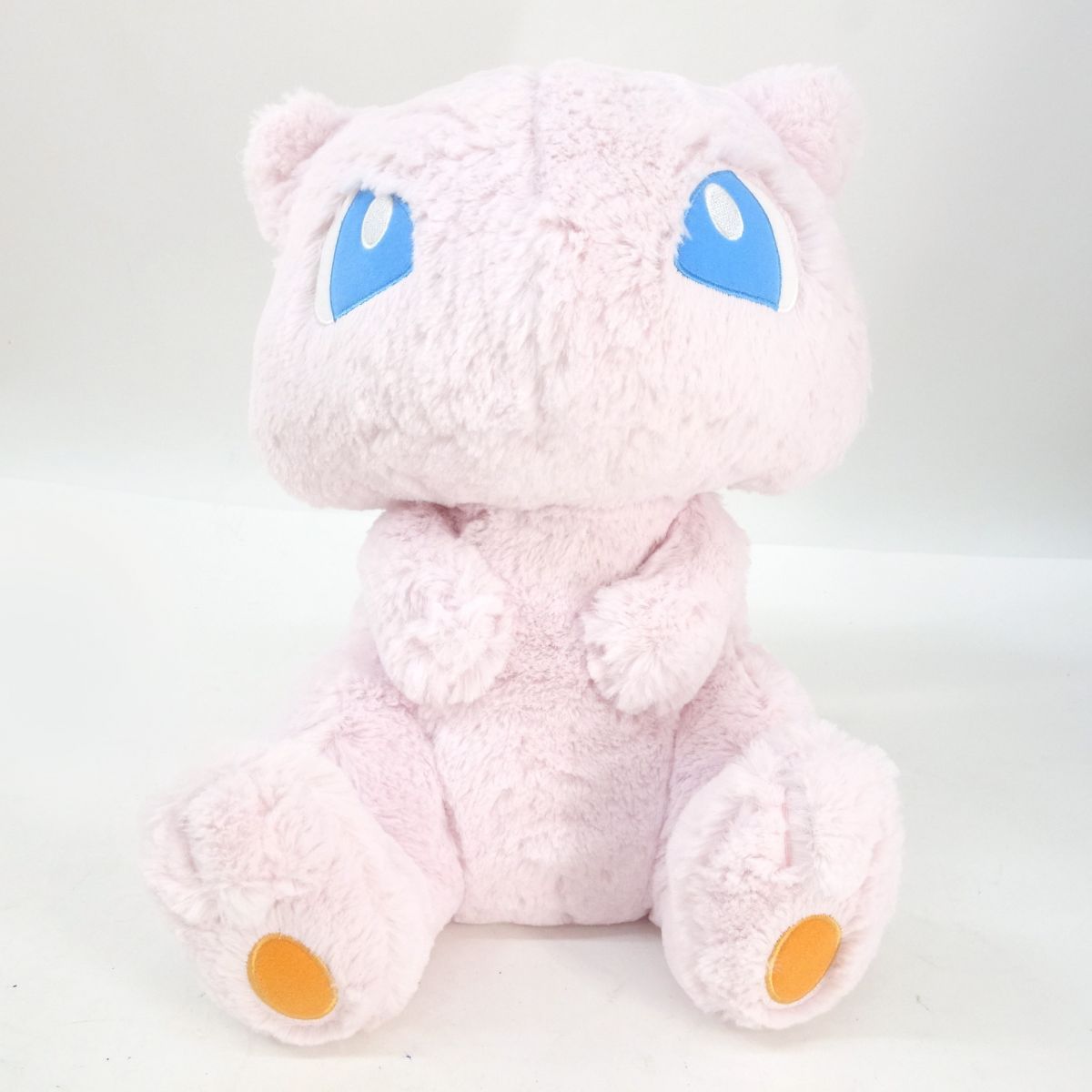 ポケモン★♥ミュウ♥★おっきいふわふわ　ぬいぐるみ★ポケモンセンター★2019年 Pokemon(ポケモン) / おっきいふわふわぬいぐるみ ミュウ